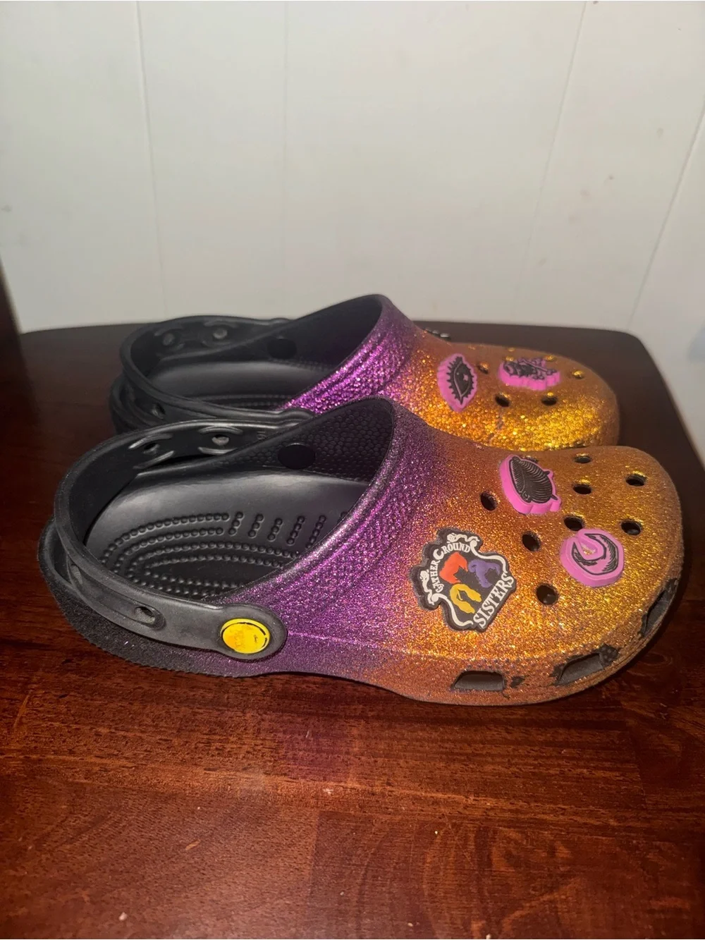 CROCS Kids Glitter Ombre Clogs in Orange and Purple with Charms (Hocus Pocus)